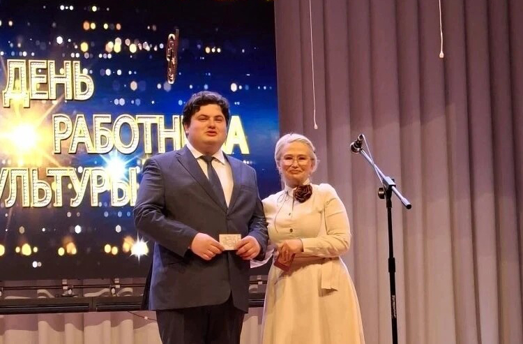 Профсоюзная жизнь. Вручение профбилетов состоялось в районной профсоюзной организации  работников культуры.